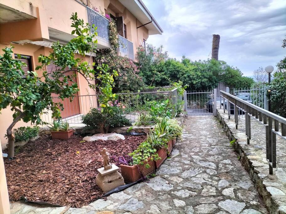 Casa Con Giardino: Varazze Exterior photo